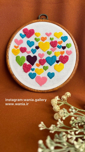 دیوارکوب گلدوزی شده با دست طرح باران قلب