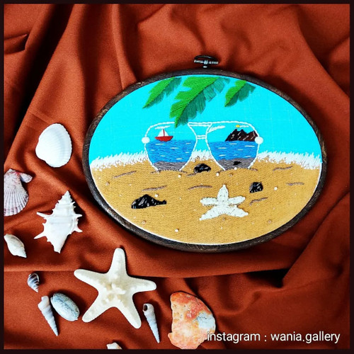 دیوارکوب گلدوزی و رنگامیزی شده طرح دریا در چشم من