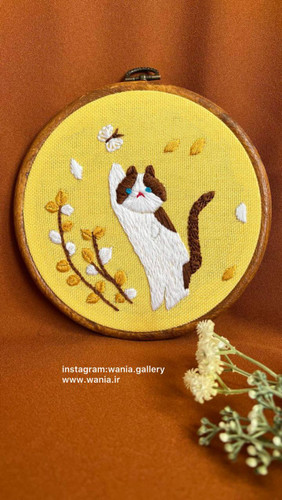 تابلو گلدوزی شده با دست طرح گربه بازیگوش